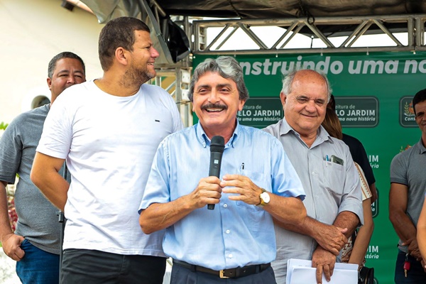 Prefeito Gilvandro Estrela assina ampliação e pavimentação asfáltica das avenidas São João e Alfredo Matias, em Belo Jardim G1 1 - Prefeito Gilvandro Estrela assina ampliação e pavimentação asfáltica das avenidas São João e Alfredo Matias, em Belo Jardim
