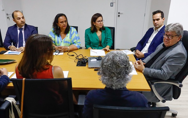 João Azevêdo recebe representantes das Nações Unidas para refugiados e destaca políticas públicas de acolhimento J1 - João Azevêdo recebe representantes das Nações Unidas para refugiados e destaca políticas públicas de acolhimento