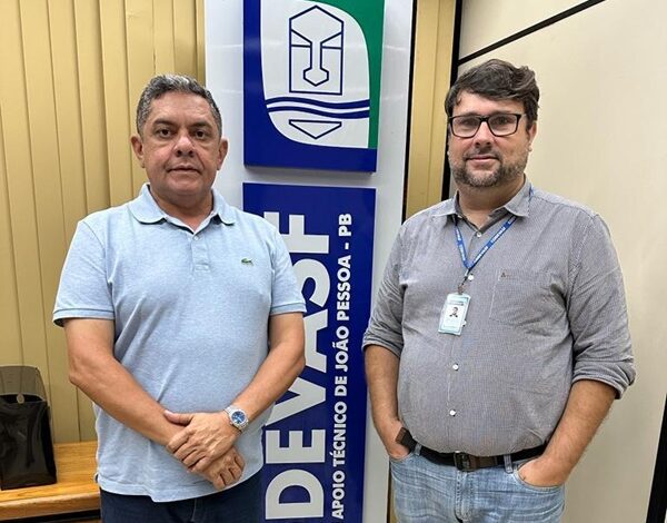 Joca Claudino: Prefeito Rinaldo Cipriano visita a SUDEMA e faz ajustes finais para início da construção de vestiários e alambrados para o estádio municipal. Rinaldo 600x470 - Joca Claudino: Prefeito Rinaldo Cipriano visita a SUDEMA e faz ajustes finais para início da construção de vestiários e alambrados para o estádio municipal.
