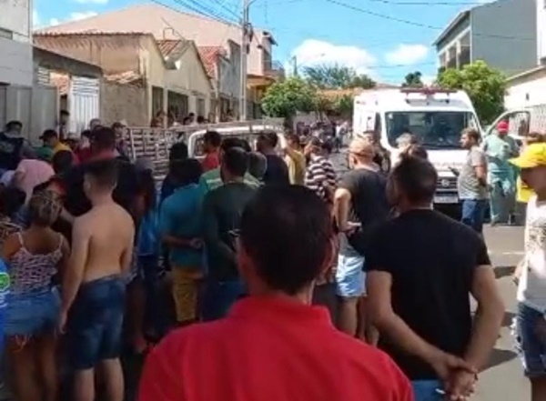 Homem mata duas pessoas da mesma família, deixa esposa baleada e depois comete suicídio em Jericó. jerico2 - Homem mata duas pessoas da mesma família, deixa esposa baleada e depois comete suicídio em Jericó.