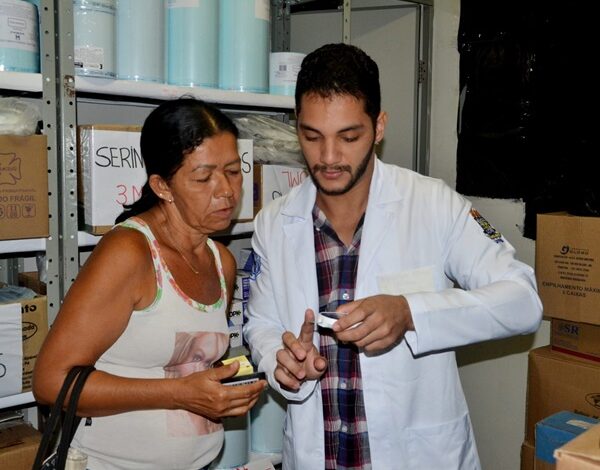 jp 2 600x470 - Prefeitura garante dispensação de medicamentos nas farmácias polos das USFs e policlínicas municipais