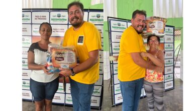 nz2 390x220 - Páscoa Solidária: Prefeitura de Nazarezinho entrega 700 cestas básicas para famílias carentes do município