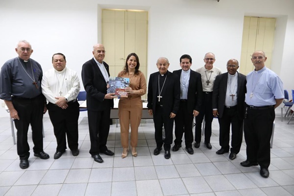 pe - Em encontro com bispos do Estado, governadora Raquel Lyra recebe carta com demandas sociais