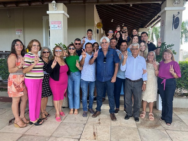 Em Poço José de Moura: Prefeito Paulo Braz fortalece projeto de reeleição, recebe apoio da vereadora Aurélia e demais membros da tradicional família Anacleto. poco - Em Poço José de Moura: Prefeito Paulo Braz fortalece projeto de reeleição, recebe apoio da vereadora Aurélia e demais membros da tradicional família Anacleto.