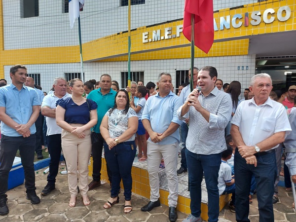 Em São Francisco: Prefeito Geroncio Junior recebe visita do deputado Hugo Motta no dia do trabalhador e anuncia novos investimentos para o município. 1hugo - Em São Francisco: Prefeito Geroncio Junior recebe visita do deputado Hugo Motta no dia do trabalhador e anuncia novos investimentos para o município.