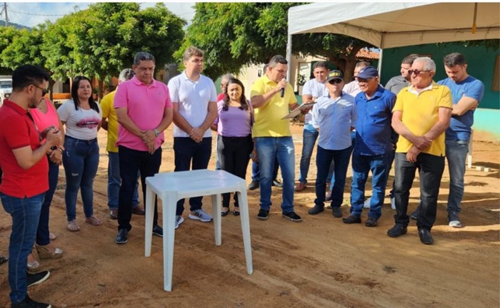 Prefeito Rinaldo Cipriano assina ordem de serviço para pavimentação de ruas do Conjunto Nova Liberdade em Joca Claudino. 1jc - Prefeito Rinaldo Cipriano assina ordem de serviço para pavimentação de ruas do Conjunto Nova Liberdade em Joca Claudino.