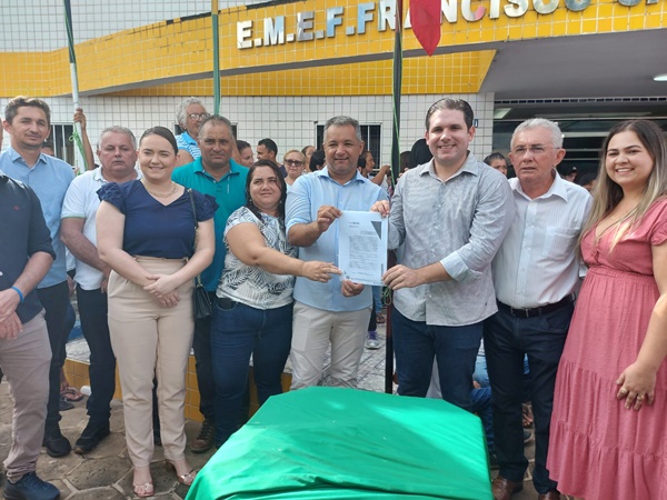 Em São Francisco: Prefeito Geroncio Junior recebe visita do deputado Hugo Motta no dia do trabalhador e anuncia novos investimentos para o município. 2hugo - Em São Francisco: Prefeito Geroncio Junior recebe visita do deputado Hugo Motta no dia do trabalhador e anuncia novos investimentos para o município.