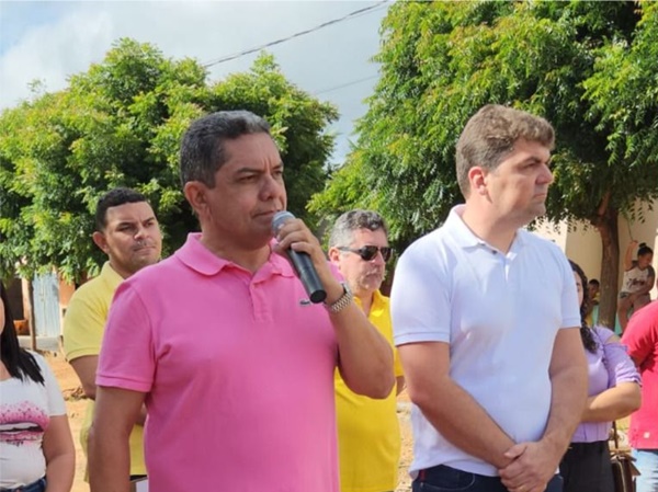 Prefeito Rinaldo Cipriano assina ordem de serviço para pavimentação de ruas do Conjunto Nova Liberdade em Joca Claudino. 2jc - Prefeito Rinaldo Cipriano assina ordem de serviço para pavimentação de ruas do Conjunto Nova Liberdade em Joca Claudino.