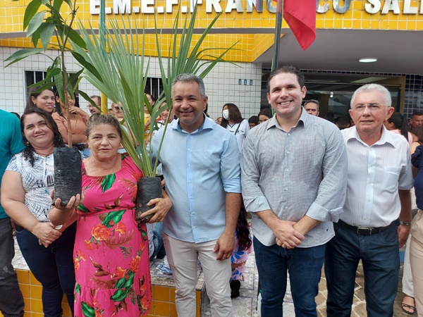 Em São Francisco: Prefeito Geroncio Junior recebe visita do deputado Hugo Motta no dia do trabalhador e anuncia novos investimentos para o município. 3hugo - Em São Francisco: Prefeito Geroncio Junior recebe visita do deputado Hugo Motta no dia do trabalhador e anuncia novos investimentos para o município.