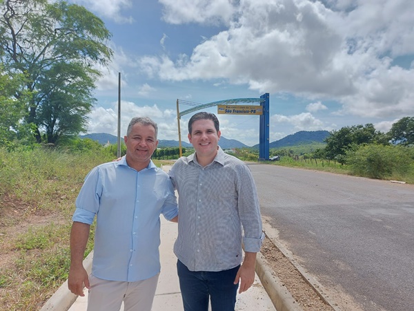 Em São Francisco: Prefeito Geroncio Junior recebe visita do deputado Hugo Motta no dia do trabalhador e anuncia novos investimentos para o município. 4hugo - Em São Francisco: Prefeito Geroncio Junior recebe visita do deputado Hugo Motta no dia do trabalhador e anuncia novos investimentos para o município.