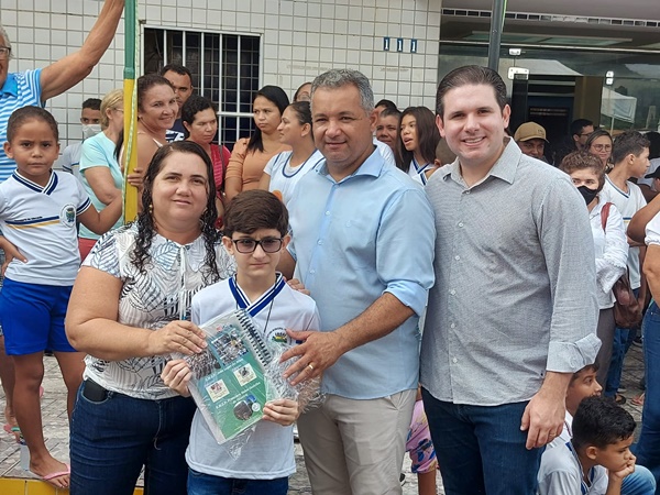 Em São Francisco: Prefeito Geroncio Junior recebe visita do deputado Hugo Motta no dia do trabalhador e anuncia novos investimentos para o município. 5hugo - Em São Francisco: Prefeito Geroncio Junior recebe visita do deputado Hugo Motta no dia do trabalhador e anuncia novos investimentos para o município.