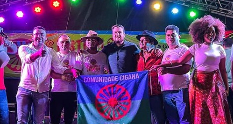 CUL1 - Em Sousa: Encerramento do Festival Janinhar lota comunidade Cigana com show de Almir Bezerra (Ex-The Fevers)