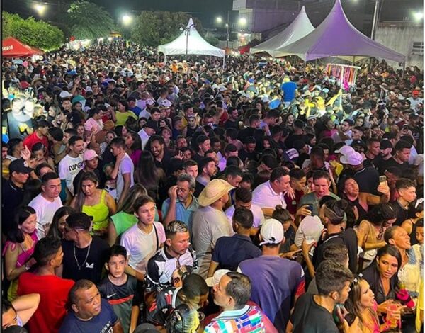 Multidão lota shows no aniversário de 29 anos de Emancipação Política de Aparecida aparecida1 600x470 - Multidão lota shows no aniversário de 29 anos de Emancipação Política de Aparecida