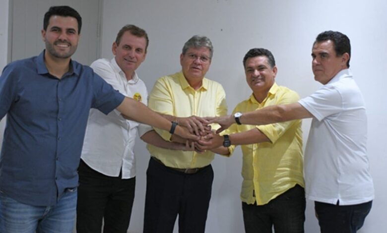 NA ASSEMBLÉIA: Líder do governo anuncia vinda de João Azevedo à São João do Rio do Peixe e reafirma que Rodovia do Gravatá foi uma conquista do prefeito Luiz Claudino chico 780x470 - NA ASSEMBLÉIA: Líder do governo anuncia vinda de João Azevedo à São João do Rio do Peixe e reafirma que Rodovia do Gravatá foi uma conquista do prefeito Luiz Claudino