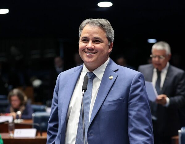 efraimr 600x470 - Paraíba na Frente: Efraim Filho lidera ranking dos políticos com os melhores do Congresso Nacional no 1° Trimestre