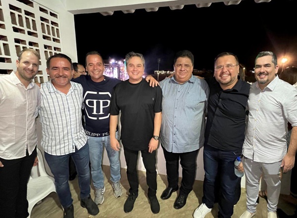 Senador Efraim Filho cumpre agenda e visita o Cariri: ”Pedir é bom, voltar para agradecer é muito melhor” efraum - Senador Efraim Filho cumpre agenda e visita o Cariri: ”Pedir é bom, voltar para agradecer é muito melhor”