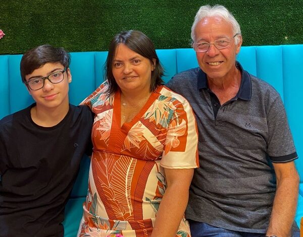 TRAGÉDIA: Acidente mata três pessoas de uma mesma família da cidade de Sousa na BR-230 próximo a Pombal. familia 600x470 - TRAGÉDIA: Acidente mata três pessoas de uma mesma família da cidade de Sousa na BR-230 próximo a Pombal.