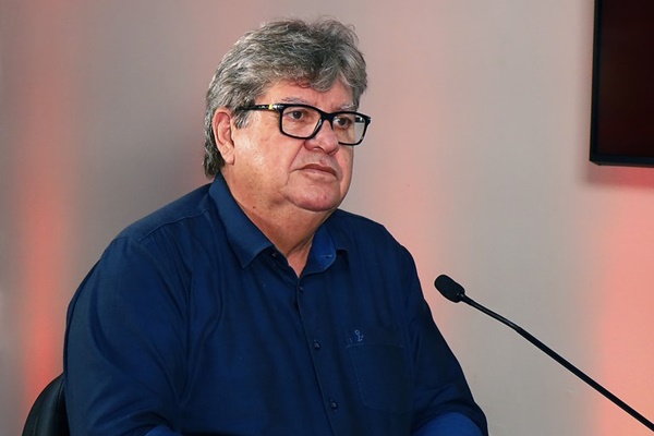 João Azevêdo anuncia R$ 930 milhões em pagamentos da antecipação do 13º e da folha de maio joao 1 - João Azevêdo anuncia R$ 930 milhões em pagamentos da antecipação do 13º e da folha de maio