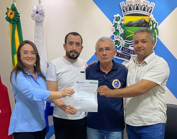Prefeito de São Francisco nomeia novo secretário de Educação renan 600x470 - Prefeito de São Francisco nomeia novo secretário de Educação