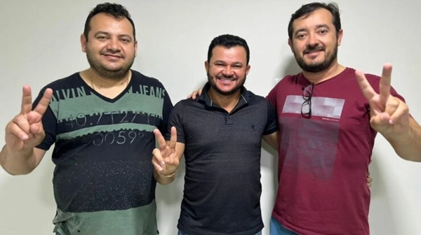 tavares - O Coco é Seco: Prefeito de Tavares se antecipa e define nome do pré-candidato a vice-prefeito