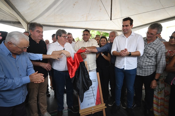 Em Aparecida: Governador inaugura travessias urbanas e entrega alevinos para produtores rurais ao lado do prefeito João Neto 1AP - Em Aparecida: Governador inaugura travessias urbanas e entrega alevinos para produtores rurais ao lado do prefeito João Neto