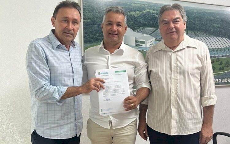 JR 750x470 - Prefeito de São Francisco cumpre agenda na capital e se reúne com secretários estaduais em busca de importantes pleitos para o município.