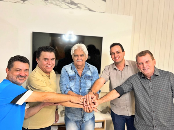Wilson Santiago e Chico Mendes anunciam apoio ao projeto de reeleição de Paulo Braz a prefeito de Poço José de Moura PAULO - Wilson Santiago e Chico Mendes anunciam apoio ao projeto de reeleição de Paulo Braz a prefeito de Poço José de Moura