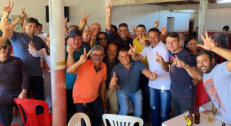 Em Vieirópolis: Prefeito Célio Usina confirma Thially Aristóteles como pré-candidato a prefeito pelo grupo de situação; Neto de Santa anuncia rompimento THIALLY - Em Vieirópolis: Prefeito Célio Usina confirma Thially Aristóteles como pré-candidato a prefeito pelo grupo de situação; Neto de Santa anuncia rompimento
