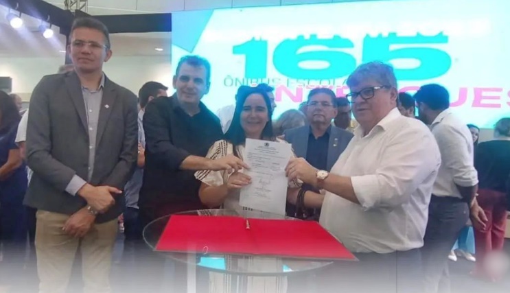Estudantes da rede municipal de Poço José de Moura são beneficiados com novo ônibus escolar poco2 - Estudantes da rede municipal de Poço José de Moura são beneficiados com novo ônibus escolar