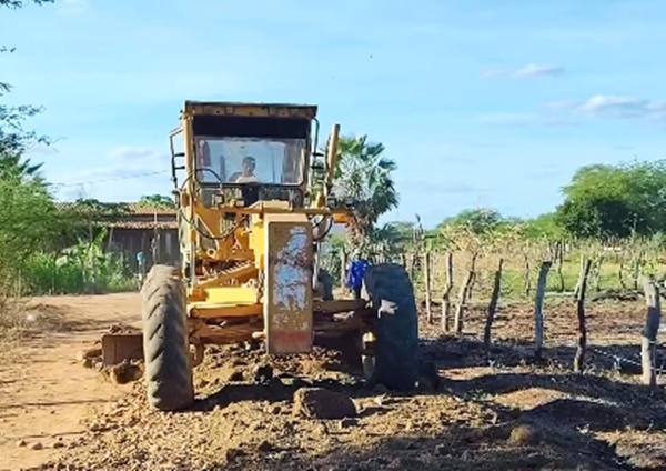 Prefeitura de Aparecida segue recuperando estradas vicinais na zona rural do município 2AP - Prefeitura de Aparecida segue recuperando estradas vicinais na zona rural do município