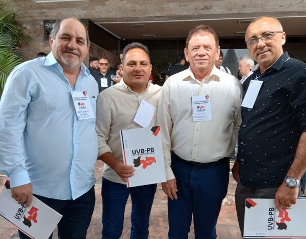 Parlamentares de Bonito de Santa Fé participam de Congresso de Vereadores em Campina Grande bonito 2 600x470 - Parlamentares de Bonito de Santa Fé participam de Congresso de Vereadores em Campina Grande