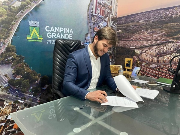 Com crise do FPM, prefeitura exonera comissionados e dispensa prestadores de serviço em Campina Grande bruno - Com crise do FPM, prefeitura exonera comissionados e dispensa prestadores de serviço em Campina Grande