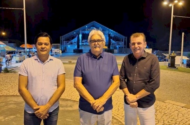Chico Mendes prestigia festa de emancipação política de Poço José de Moura e reafirma aliança com o prefeito Paulo Braz chico - Chico Mendes prestigia festa de emancipação política de Poço José de Moura e reafirma aliança com o prefeito Paulo Braz