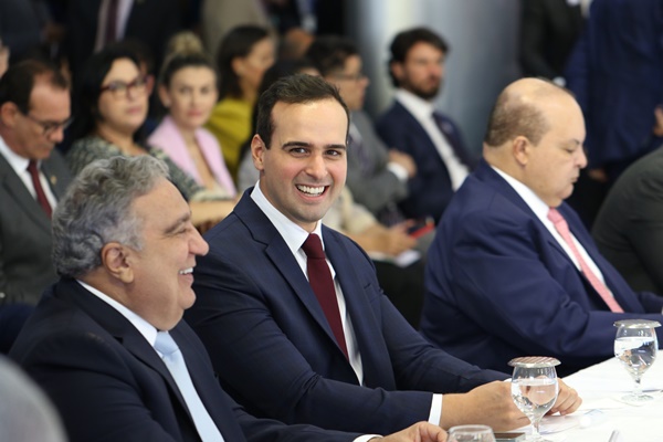 Vice-governador Lucas Ribeiro lidera missão oficial à China visando ampliar parcerias comerciais e atrair novos investimentos na área da saúde lucas - Vice-governador Lucas Ribeiro lidera missão oficial à China visando ampliar parcerias comerciais e atrair novos investimentos na área da saúde