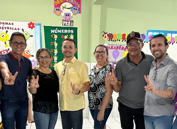 Em São Domingos: Vereador desmente boatos de rompimento com prefeita Adeilza ‘‘Inveja e politicagem’’ valderan - Em São Domingos: Vereador desmente boatos de rompimento com prefeita Adeilza ‘‘Inveja e politicagem’’