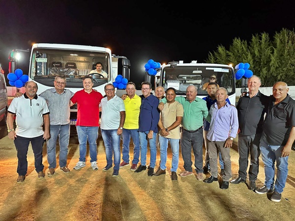 Presente de Natal: Prefeito Ceninha Lucena entrega novos veículos para a população de Bonito de Santa Fé 1c - Presente de Natal: Prefeito Ceninha Lucena entrega novos veículos para a população de Bonito de Santa Fé