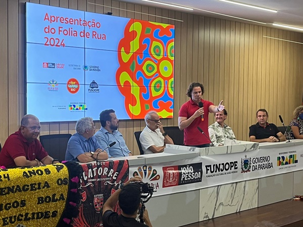 Senador Veneziano participa da divulgação do Folia de Rua e organizadores elogiam emenda de R$ 1 milhão do parlamentar para o evento vene - Senador Veneziano participa da divulgação do Folia de Rua e organizadores elogiam emenda de R$ 1 milhão do parlamentar para o evento