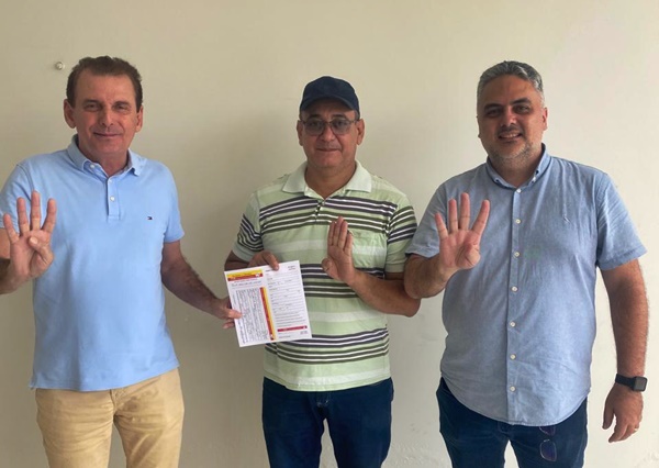 Em Cajazeiras: Pastor Wilton deixa grupo de situação e anuncia apoio à pré-candidatura de Chico Mendes para prefeito Chico M - Em Cajazeiras: Pastor Wilton deixa grupo de situação e anuncia apoio à pré-candidatura de Chico Mendes para prefeito