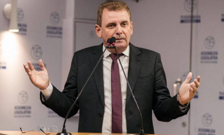 Chico Mendes, o vendedor de alho que conquistou espaço na política paraibana, é tema de artigo do professor José Antônio de Albuquerque Chicon 780x470 - Chico Mendes, o vendedor de alho que conquistou espaço na política paraibana, é tema de artigo do professor José Antônio de Albuquerque