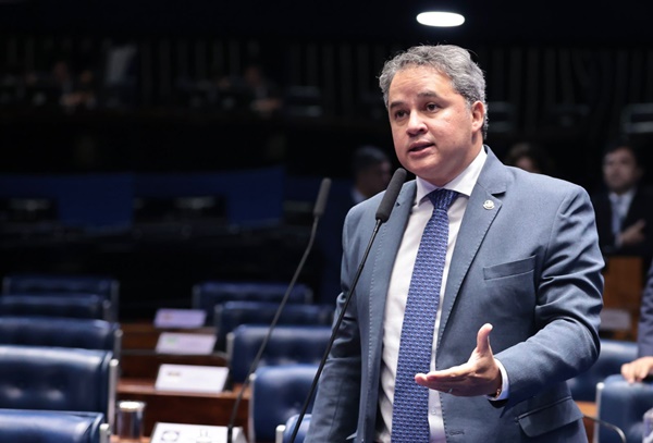 “Essa conquista valoriza o profissional da nutrição e a qualidade dos serviços prestados, diz Efraim ao aprovar projeto no Senado” efraimf - “Essa conquista valoriza o profissional da nutrição e a qualidade dos serviços prestados, diz Efraim ao aprovar projeto no Senado”