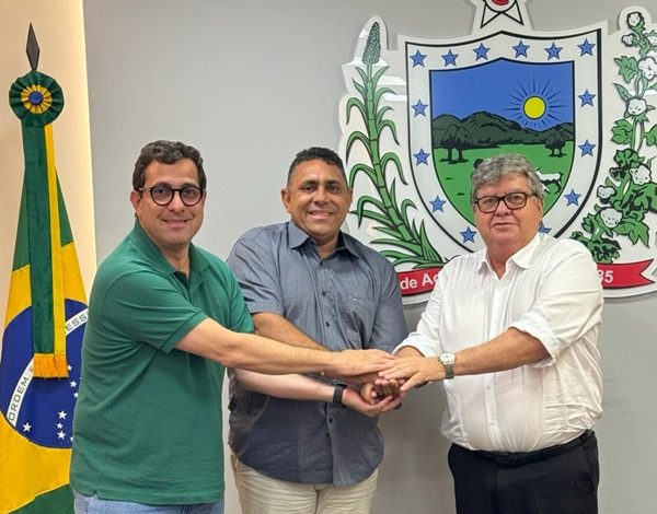 Prefeito João Neto e Governador João Azevêdo discutem investimentos para Aparecida em encontro político joaoJP 600x470 - Prefeito João Neto e Governador João Azevêdo discutem investimentos para Aparecida em encontro político