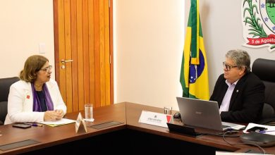 joaoazevedoeministra 390x220 - João Azevêdo recebe ministra Cida Gonçalves e trata de ampliação de políticas públicas em defesa da mulher na Paraíba