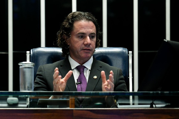 Presidente da Frente Parlamentar de Recursos Naturais e Energia, Veneziano será relator do Projeto do combustível do futuro vene - Presidente da Frente Parlamentar de Recursos Naturais e Energia, Veneziano será relator do Projeto do combustível do futuro