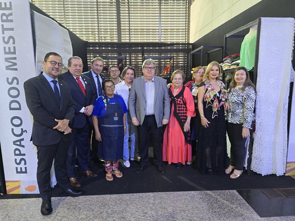 João Azevêdo prestigia artesãos paraibanos na abertura do 17º Salão do Artesanato Nacional em Brasília gov - João Azevêdo prestigia artesãos paraibanos na abertura do 17º Salão do Artesanato Nacional em Brasília