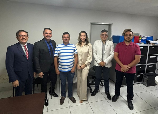 Prefeito Luiz Claudino empossa contador e quadro efetivo da Procuradoria Jurídica Municipal de São João do Rio do Peixe sjrp - Prefeito Luiz Claudino empossa contador e quadro efetivo da Procuradoria Jurídica Municipal de São João do Rio do Peixe