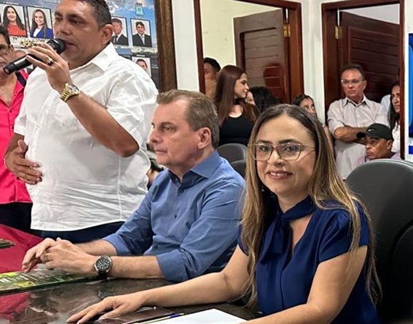 Em São Domingos: Prefeita Adeilza comemora antecipação da primeira parcela do 13º Salário dos servidores municipais sd 1 600x470 - Em São Domingos: Prefeita Adeilza comemora antecipação da primeira parcela do 13º Salário dos servidores municipais