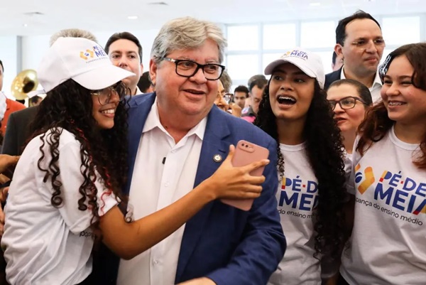 Ampliação do Pé-de-Meia na Paraíba alcança cerca de 80% dos matriculados no ensino médio ja - Ampliação do Pé-de-Meia na Paraíba alcança cerca de 80% dos matriculados no ensino médio
