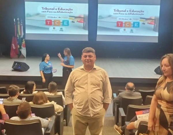 Prefeito eleito de Vieirópolis, Thially Aristóteles, participa de seminário promovido pelo TCE-PB sobre alfabetização Thially1 600x470 - Prefeito eleito de Vieirópolis, Thially Aristóteles, participa de seminário promovido pelo TCE-PB sobre alfabetização