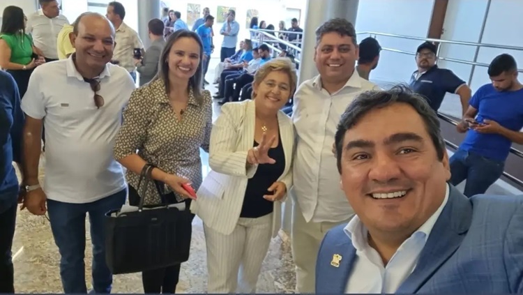 Prefeito eleito de Vieirópolis, Thially Aristóteles, participa de seminário promovido pelo TCE-PB sobre alfabetização Thially4 - Prefeito eleito de Vieirópolis, Thially Aristóteles, participa de seminário promovido pelo TCE-PB sobre alfabetização