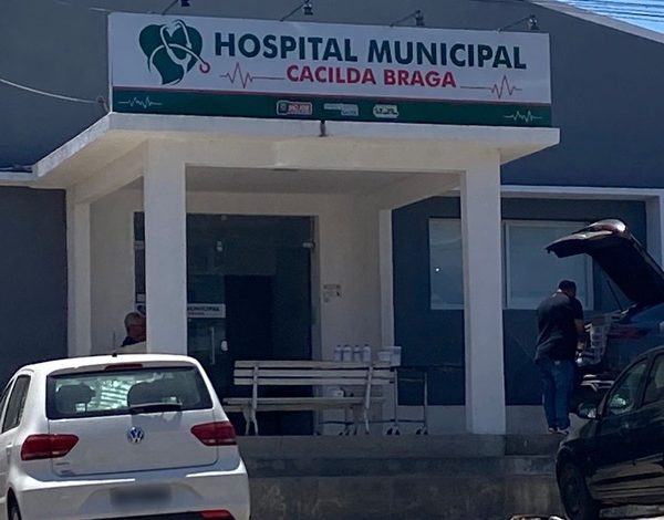 População denuncia retirada de equipamentos de hospital municipal em São José da Lagoa Tapada após prefeito perder eleição hospital1 1 600x470 - População denuncia retirada de equipamentos de hospital municipal em São José da Lagoa Tapada após prefeito perder eleição